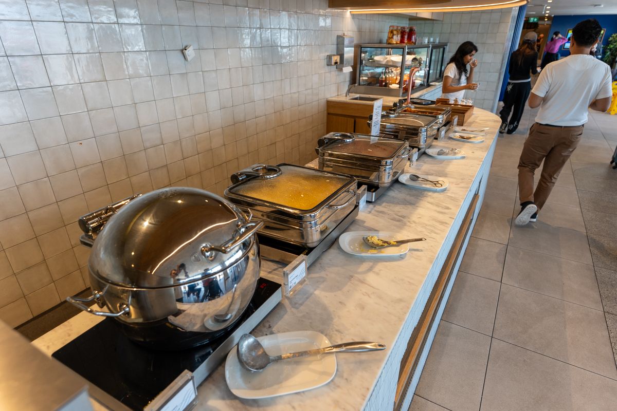 Hot buffet in the SkyTeam Lounge at Sydney Airport
