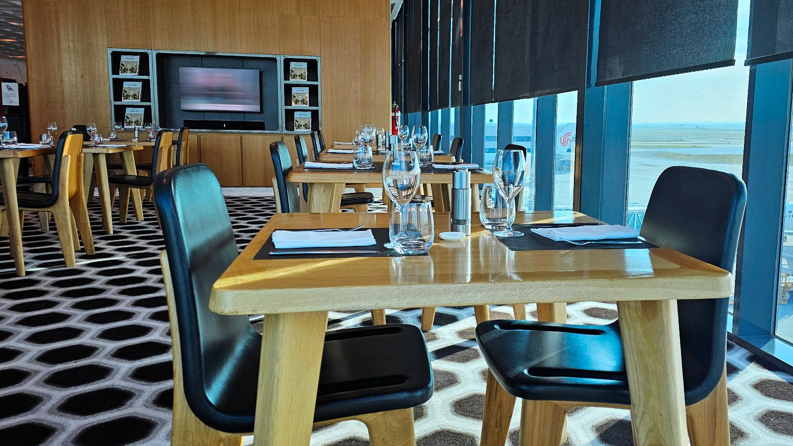 Qantas First Lounge Melbourne Review