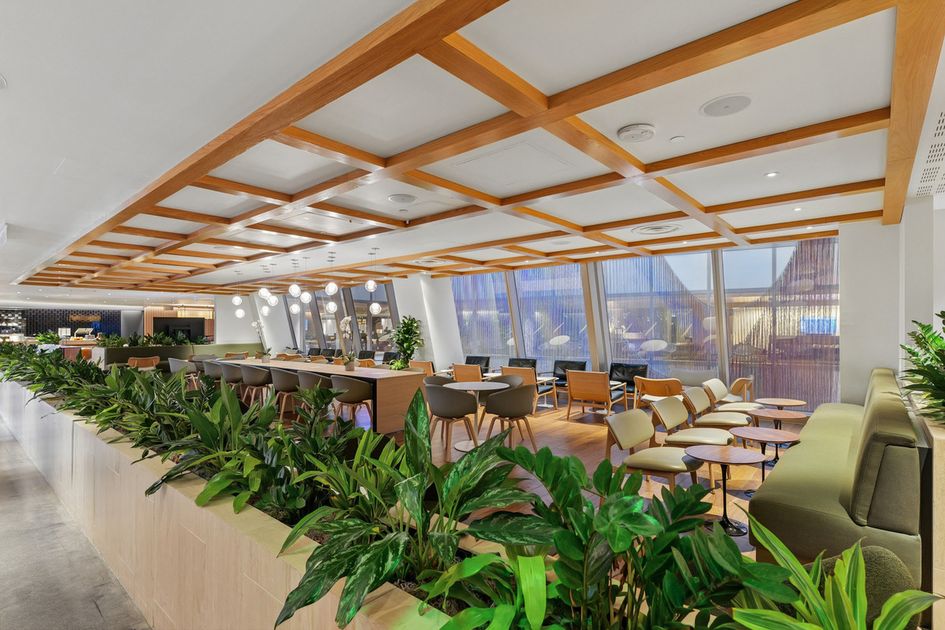 Qantas' Renovated LAX Business Lounge Reopens