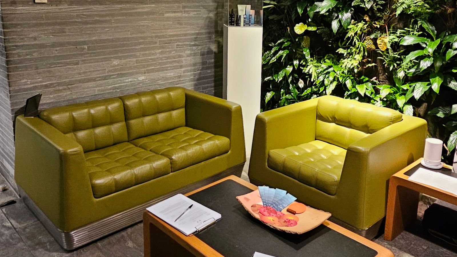 Qantas Melbourne First Lounge Spa