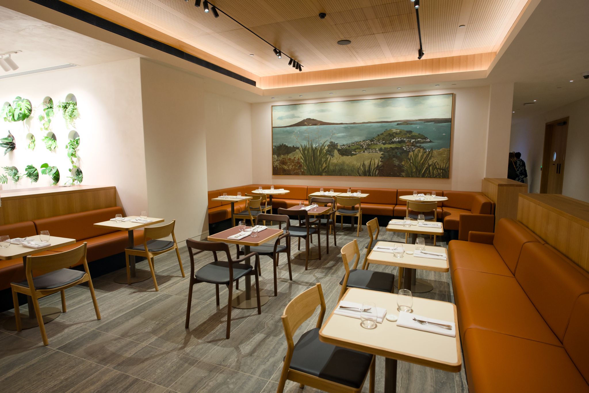 Platinum Dining at Qantas' impressive new Auckland Lounge