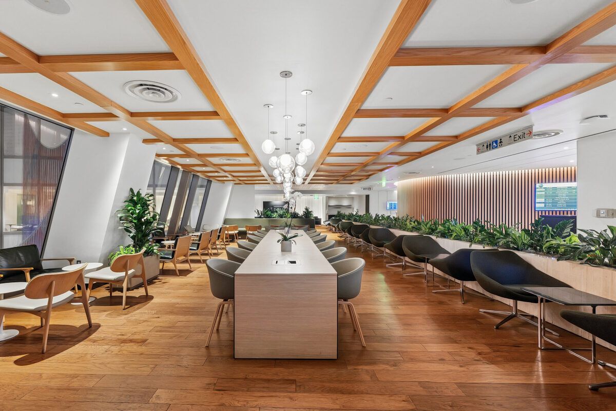 Refreshed Qantas Los Angeles Business Lounge