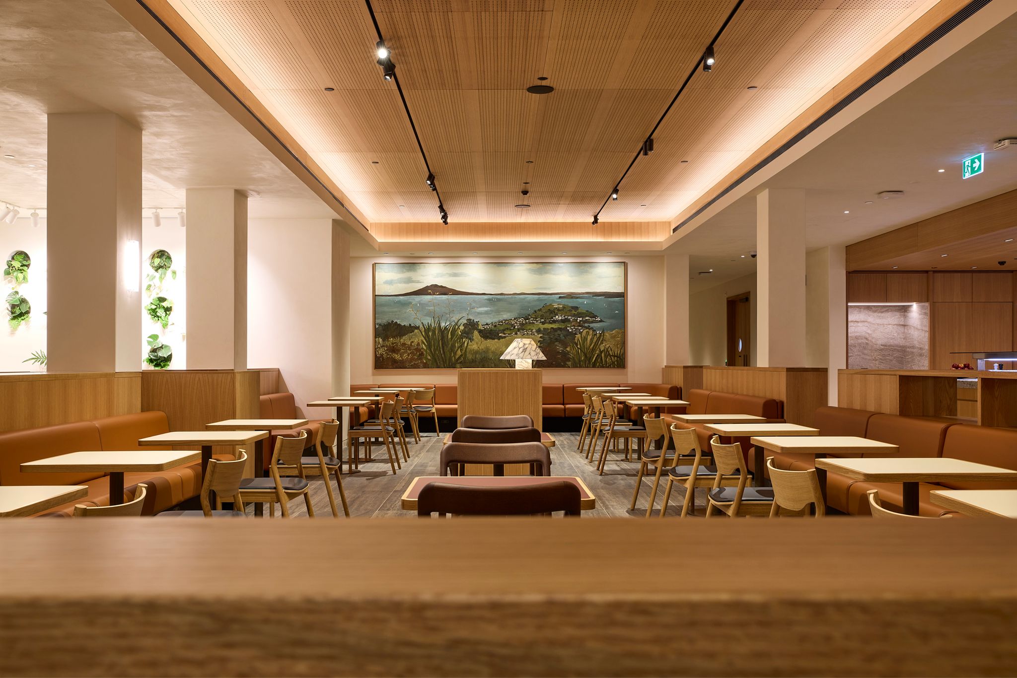 Qantas Auckland International Lounge