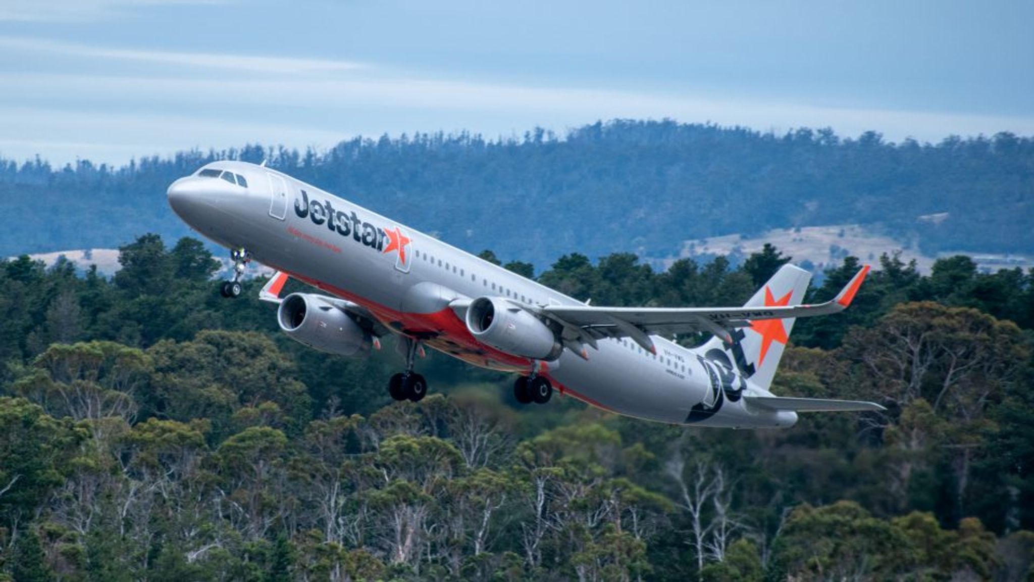 Jetstar Airbus A320 taking off