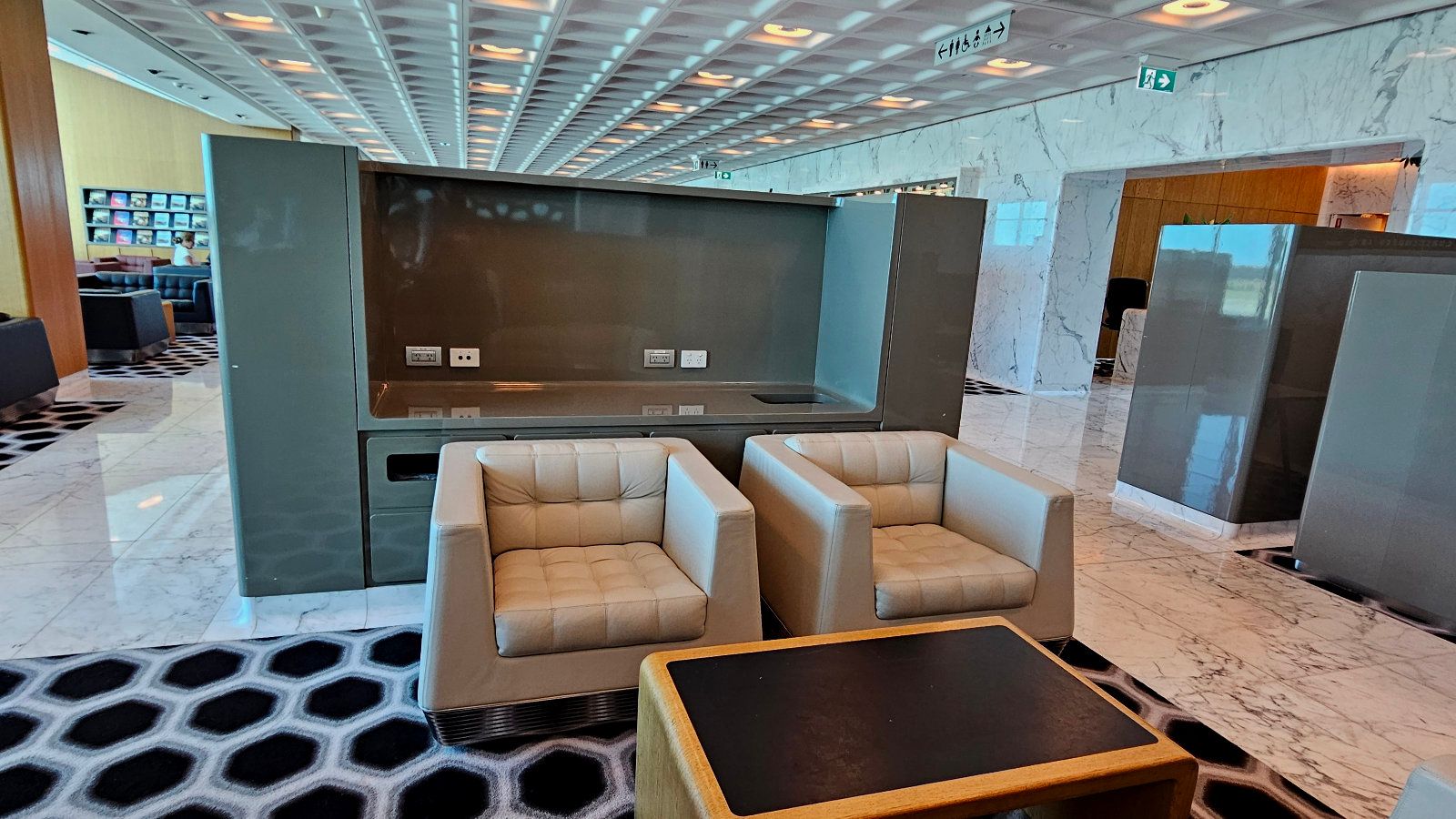 Qantas First Lounge Melbourne Review