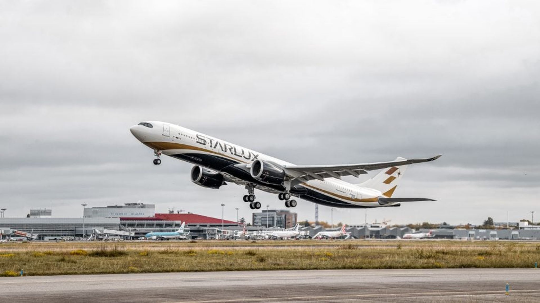 Alaska Mileage Plan Adds Starlux Redemptions