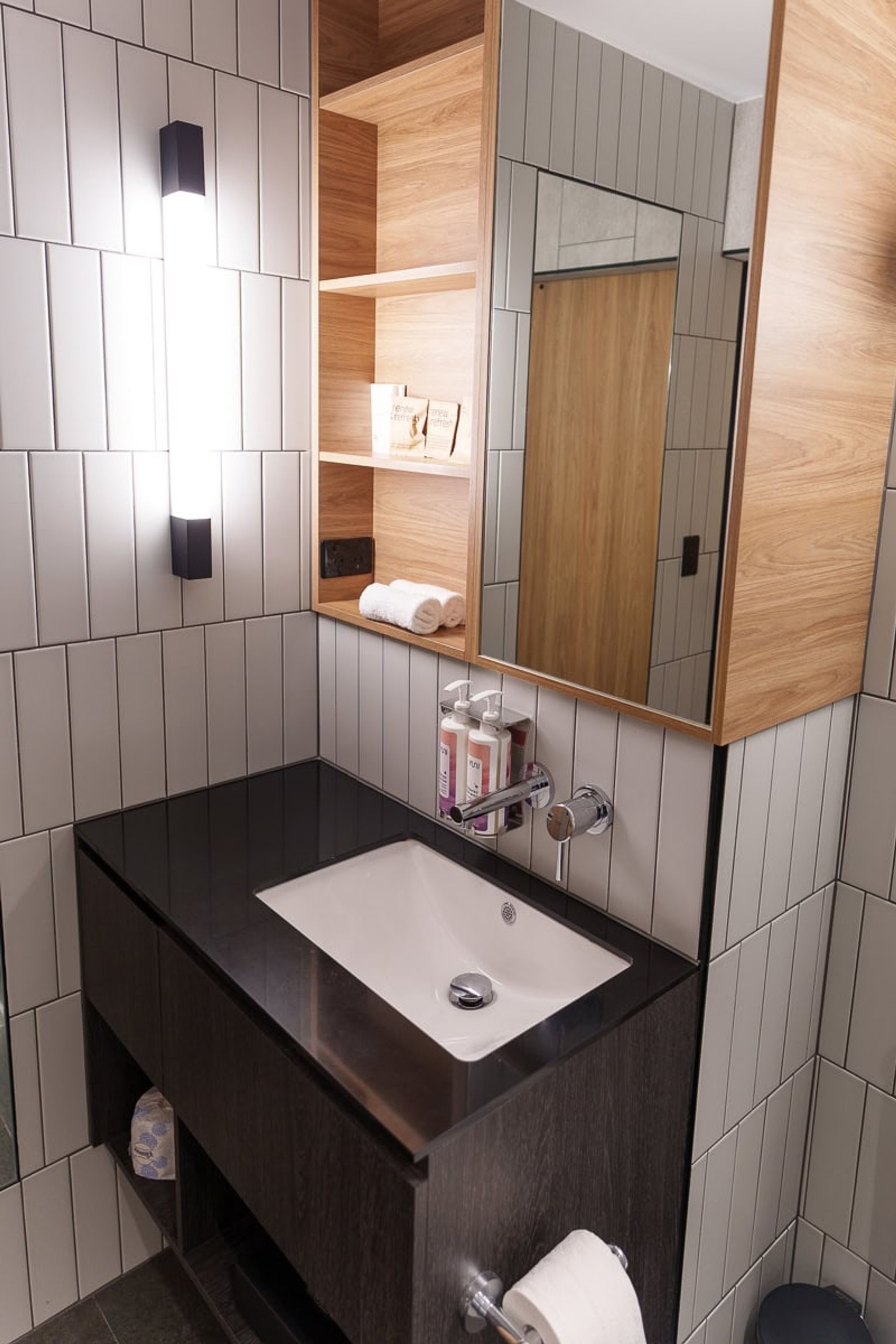 Bathroom vanity with mirror cabinet in a Mövenpick Hobart room