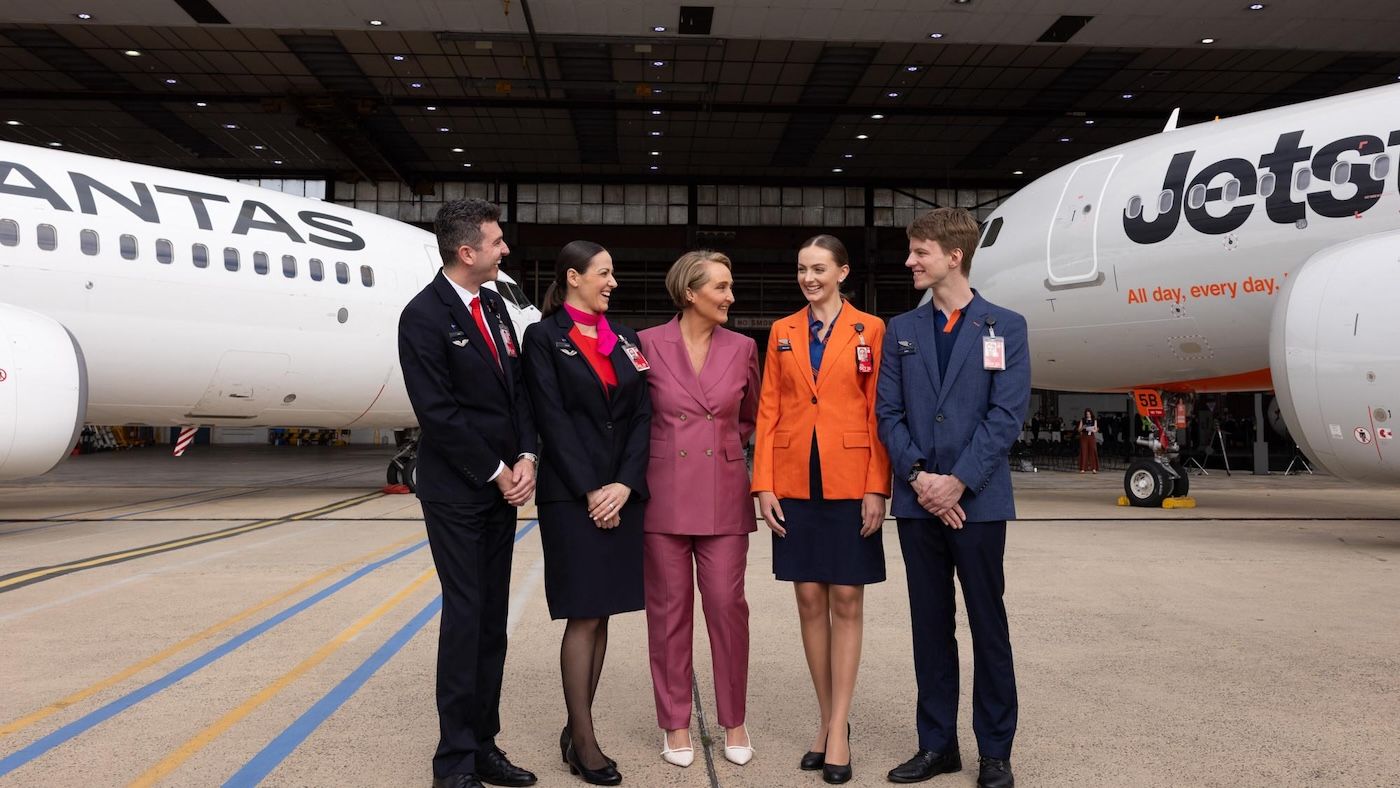 Qantas staff with CEO Vanessa Hudson and aircraft in Melbourne